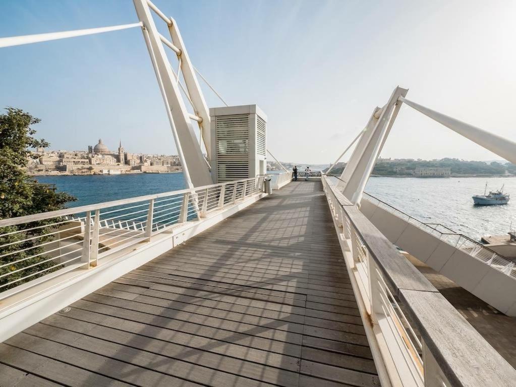 Deluxe 2br In St Julians